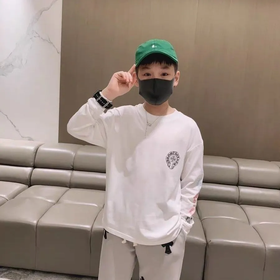 【100-160cm】特別なデザイン 今季も大流行 合わせやすい カッコイイ 男の子 長袖 Ｔシャツ