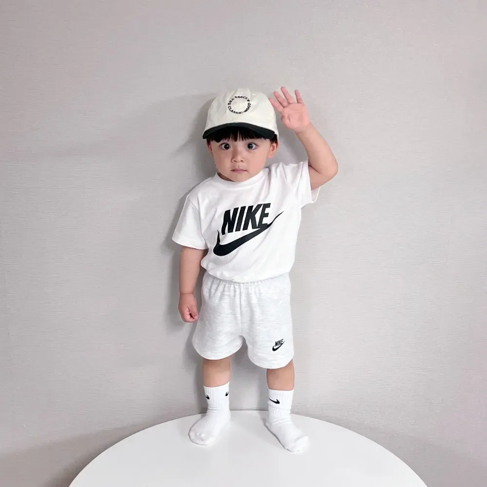 【80-150cm】二点セット 可愛い 定番 人気 ルーズ おしゃれ 半袖 Tシャツ+ショートパンツ セットアップ