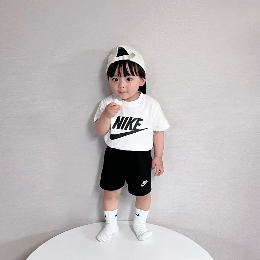 【80-150cm】二点セット 可愛い 定番 人気 ルーズ おしゃれ 半袖 Tシャツ+ショートパンツ セットアップ