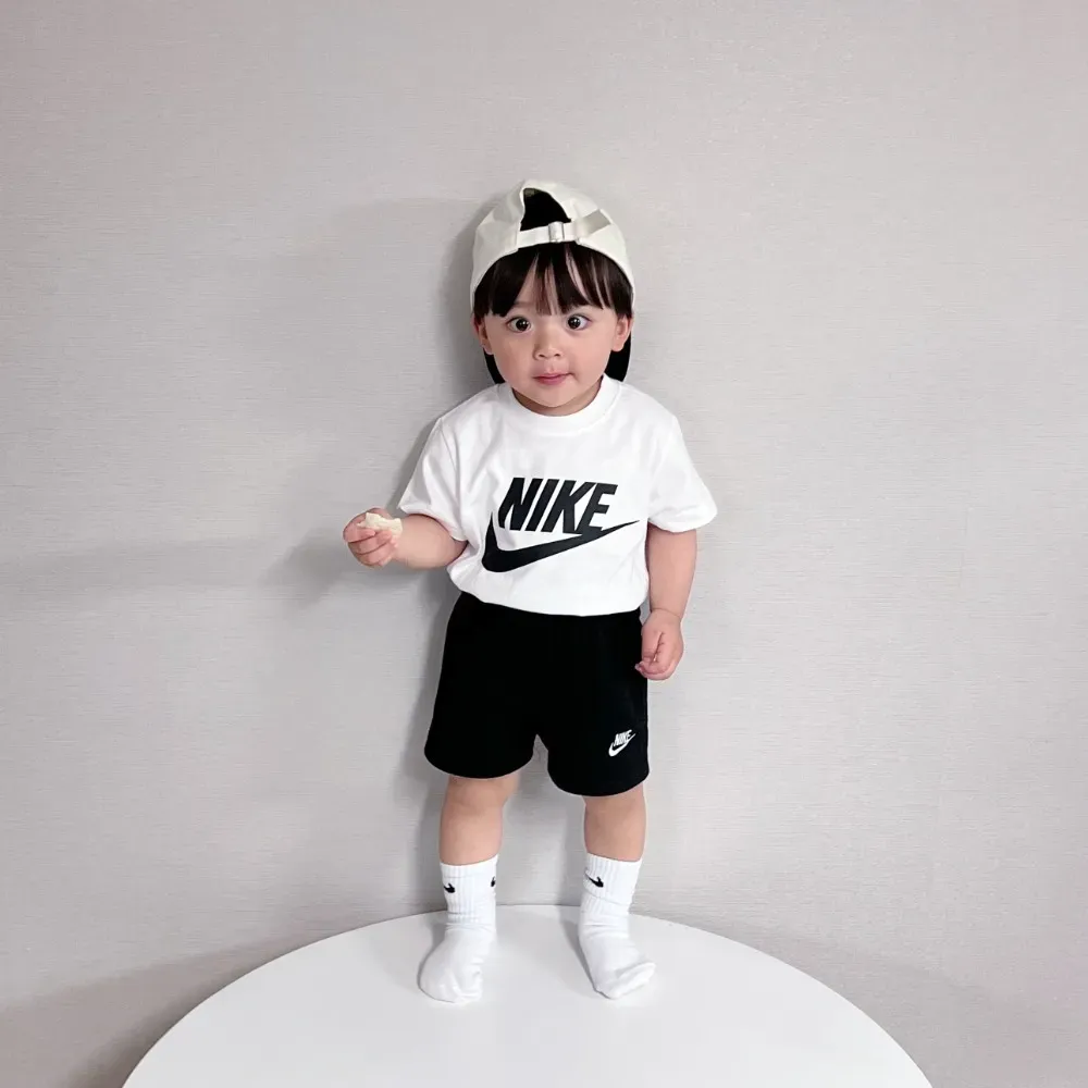 【80-150cm】二点セット 可愛い 定番 人気 ルーズ おしゃれ 半袖 Tシャツ+ショートパンツ セットアップ