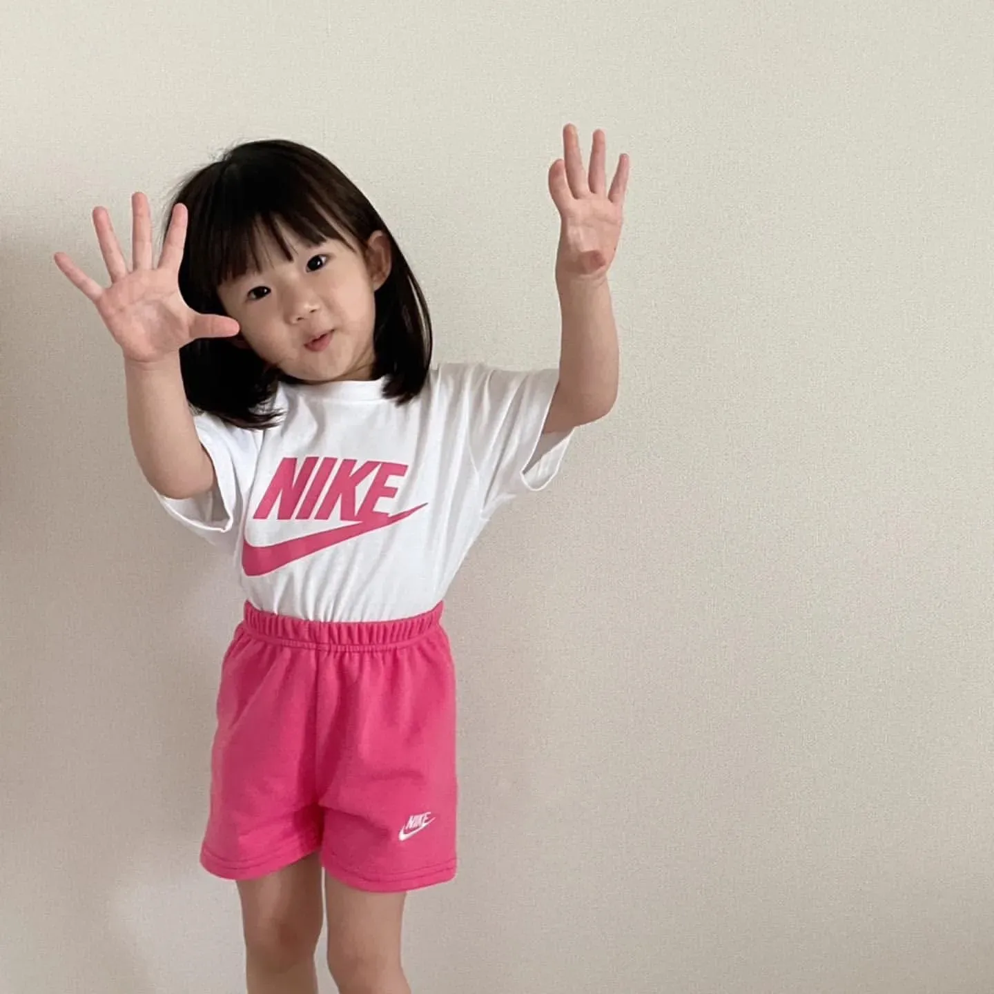 【80-150cm】二点セット 可愛い 定番 人気 ルーズ おしゃれ 半袖 Tシャツ+ショートパンツ セットアップ