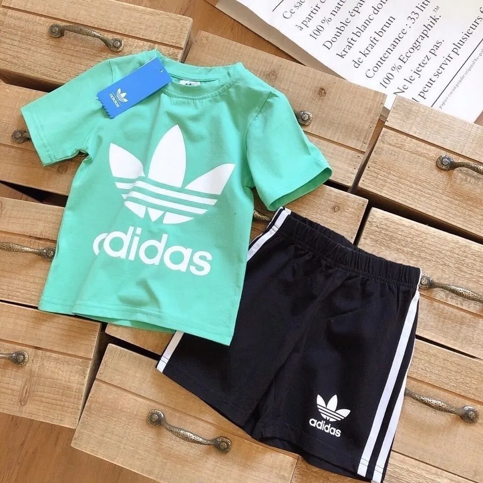 【100-160cm】二点セット 今季も大注目 爆売れ中 トレンド 半袖Tシャツ+ショートパンツ セットアップ