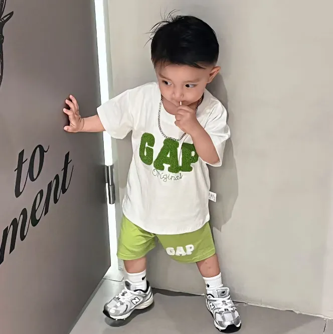 【80-130cm】二点セット 目を奪われる カジュアル 多色展開 半袖Ｔシャツ＋ショートパンツ セット