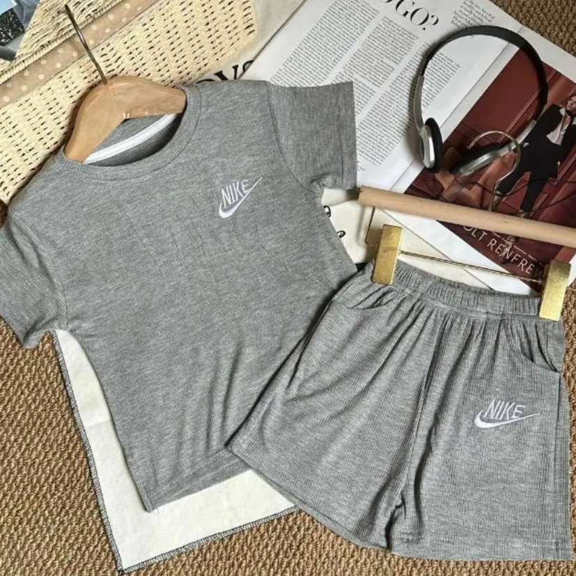 【80-130cm】二点セット 話題沸騰中 品質満点 通気性抜群 無地 半袖Tシャツ+ショートパンツ セットアップ
