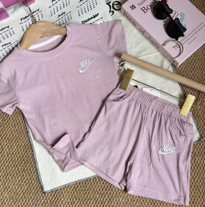 【80-130cm】二点セット 話題沸騰中 品質満点 通気性抜群 無地 半袖Tシャツ+ショートパンツ セットアップ