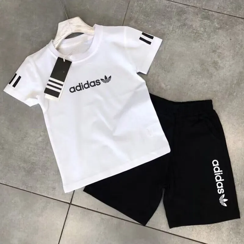 【90-150cm】二点セット 絶対見逃さないで シンプル 定番 カジュアル 半袖 Tシャツ+ショートパンツ セットアップ
