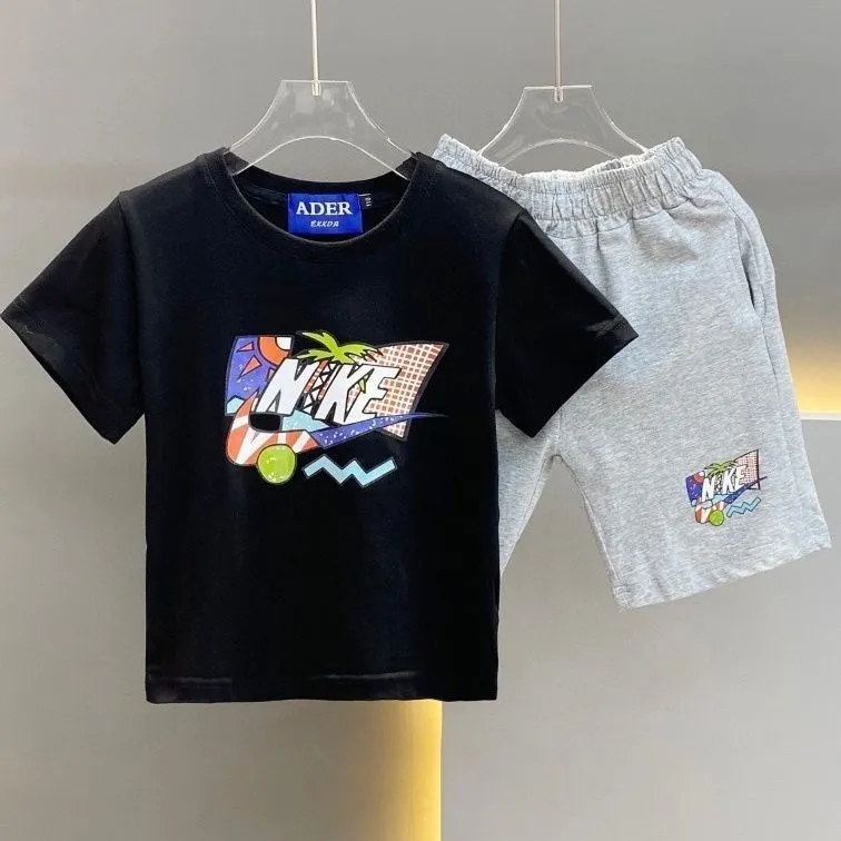 【90-160cm】二点セット コンフォート感抜群 スポーティ 着やすい 半袖Tシャツ+ショートパンツ セットアップ